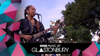 Joy Crookes performs Don&#39;t Let Me Down in acoustic session at Glastonbury 2019