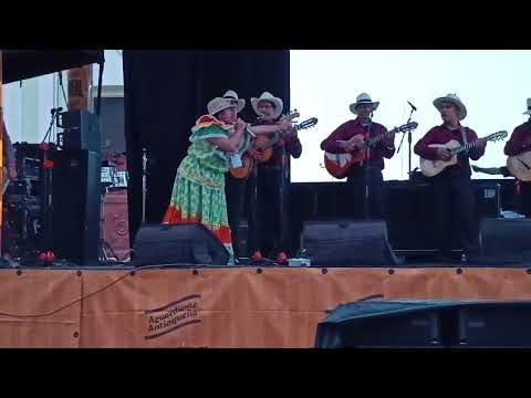 La reína del parque berrio en Betania Antioquia 