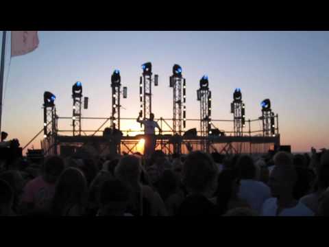 Afrojack plays his tune ILL BE THERE with Gregor Salto & Jimbolee on Bloomindale