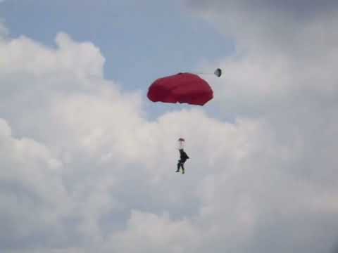 último espectáculo de paracaidistas en Santa Cruz Verapaz. Mayo de 2009.