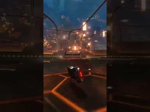 Wavedashing in free play (finally can sometimes do chained ones:) #rocketleague