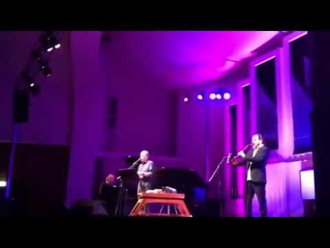 Roberto Vecchioni legge un pezzo tratto da l'Aiace di Sofocle.