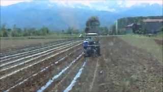 preview picture of video 'Agrotron impianto barbatellaio 2013'