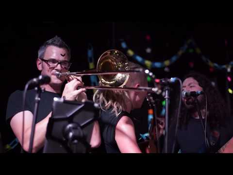 Buffo's Wake - Kochanie (Live)