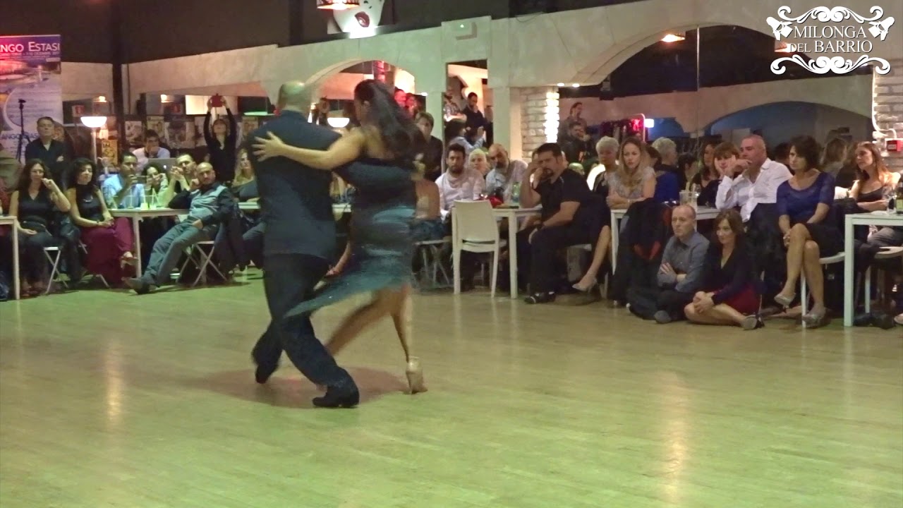 Diego Benavidez e Natasha Agudelo • 24/11/2017 Milonga del Barrio • Roma, Italia • Video 2 di 4
