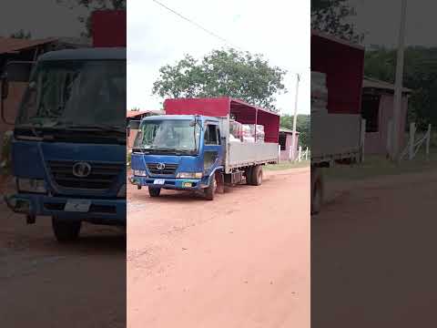 Caminhando por el pueblo de águas calientes, Chiquitania, Santa Cruz, Bolivia.