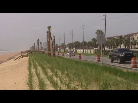 Seawall construction underway along Florida coast  - Video