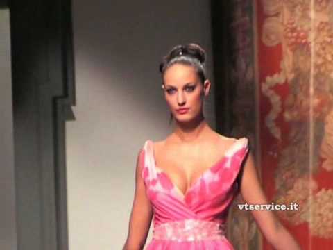 AltaRoma - RAFFAELLA CURIEL "Omaggio a Roma"  Collez P-E 2010.wmv