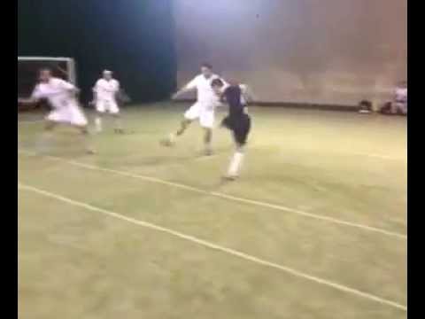 Iceberg - Millwall, primi 5 minuti di gioco