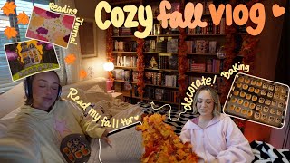cozy fall vlog 🧸🎃🍂✨ decorating my bookshelves for fall, reading my fall tbr + reading journal time!