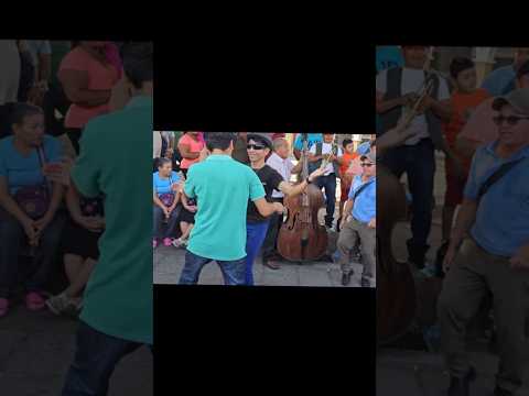 Jairo se roba las miradas 😱🇸🇻 #baile #comedia #cumbia #humor #shortvideo #shortvideo