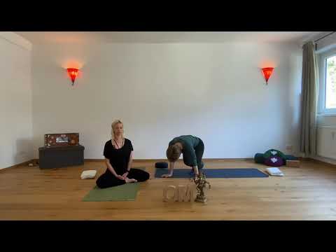 einfache Hatha Yoga Einheit mit Clara & Maleika