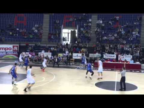 Pedro Rivero anota la canasta ganadora en el Clavijo-COB (88-90)