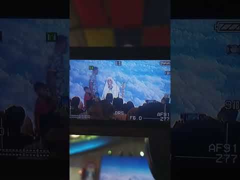 Tengah sedap layan show artis tiba tiba atas stage ada entiti kelibat