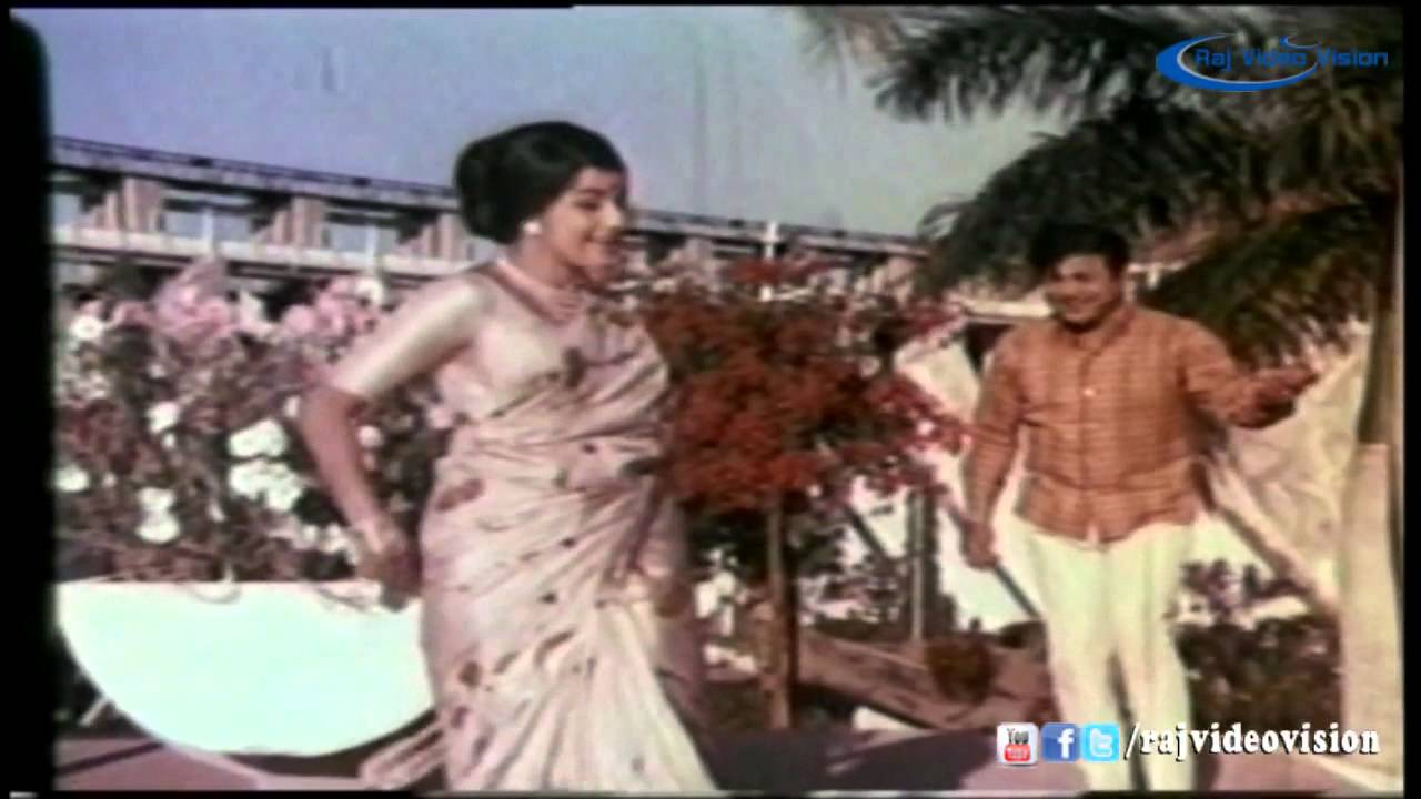 Mangayaril Maharani Song Lyrics | Avalukendru Oru Manam | S. P. Balasubrahmanyam, P. Susheela