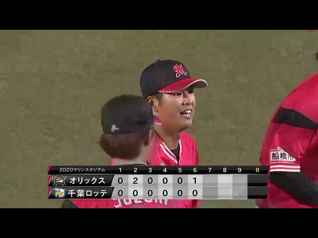 【8回表】満塁のピンチを抑えたマリーンズ・中村のジャンピングスロー‼ 2018/4/19 M-Bs