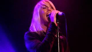 TONIGHT ALIVE - AMELIA (LIVE - FIRST PERFORMANCE) HD