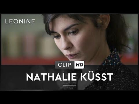 Nathalie küsst - Nathalie zeigt Markus den Garten ihrer Kindheit