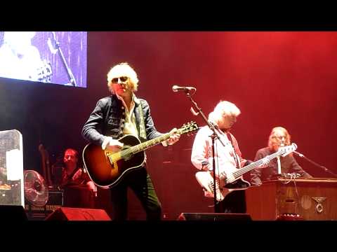 Mott the Hoople - Hymn for the Dudes (O2 Arena, London, England, 18.11.2013)