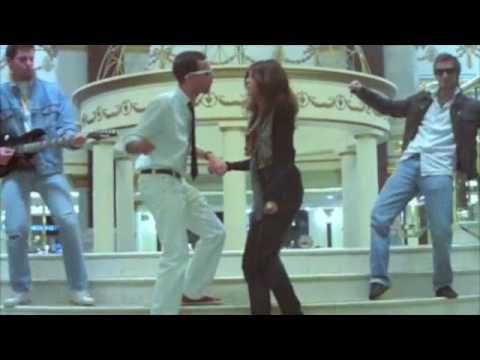 "Pop! Goes my heart" videoclip