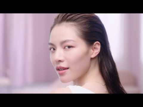 Clarins Veido formavimo ir kontūravimo serumas (Shaping Facial Lift Total V Serum) 50 ml video