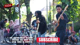 Download lagu zona nyaman - fourtwnty - street musician cover - indonesian busker mp3