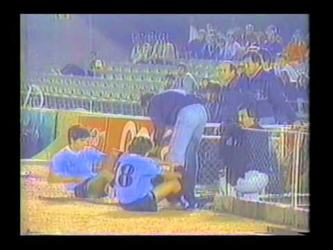 Imágenes de Oscar Tabárez como DT de Uruguay en 1988, 1989 y 1990.