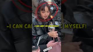 Lisa refused the bodyguard's help when she had to carry a lot of things!!😯😯 #blackpink