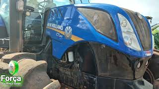 Trator New Holland T7 240 em operação no campo
