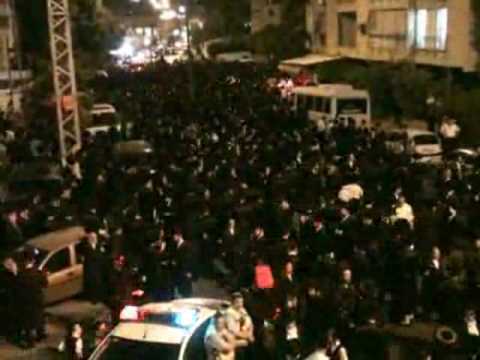 Thousands attend the Levya Of Lelover Rebbe Zt'l