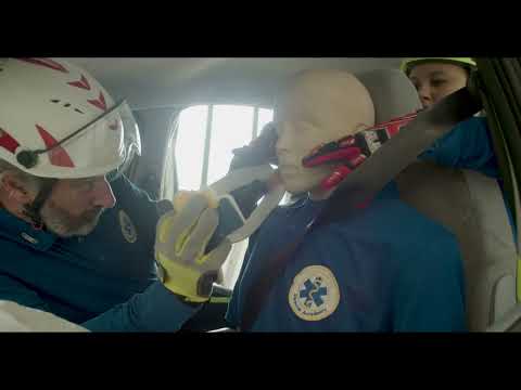 Simulazioni realistiche di estricazione da auto ribaltata Rescue Academy   4K