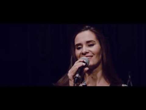 Tompos Kátya - Babákkal játszott