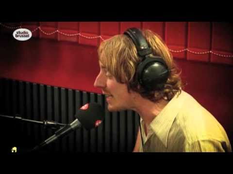 Mini-concert Broken Glass Heroes  Studio Brussel - 'Baby don't worry'