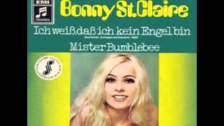 Musik-Video-Miniaturansicht zu Mister Bumblebee (Una testa dura) Songtext von Bonnie St. Claire