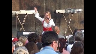Download lagu LORENNA LIVE spectacol Lozna (Floricica de trifoi) mp3
