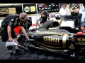 Команда Lotus Renault GP исполняет Гимн России 