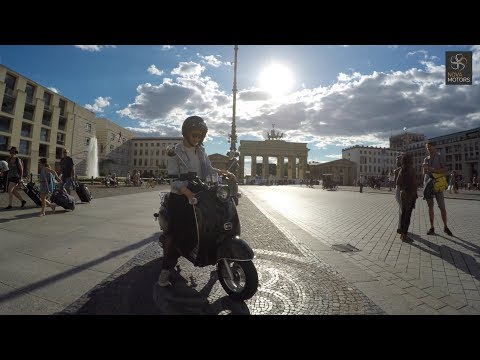 Nova Motors Elektroroller eRetro Star am Brandenburger Tor - Fahrvideo