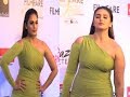 Huma Qureshi In Green Gown At Filmfare Glamour And Style Awards 2017