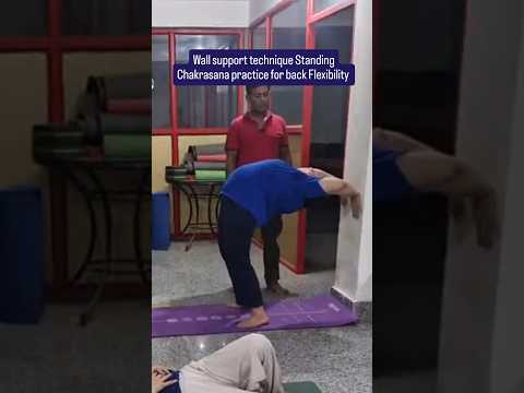 Dapatkan fleksibilitas punggung yang lebih baik dengan Wall Support untuk Standing Chakrasana! Siap untuk merasakan manf...