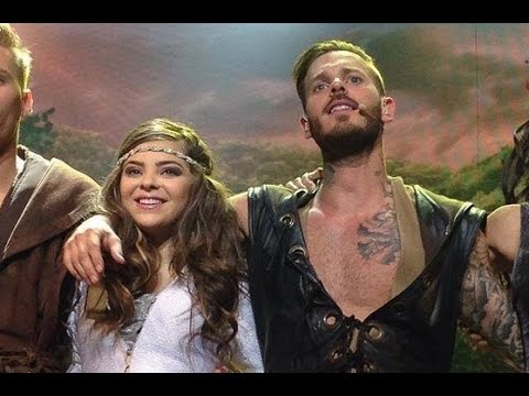 Caroline Costa et Matt Pokora dans Le Jour Qui Se Rêve (Robin des Bois)