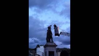 preview picture of video 'Festival du théàtre de rue d'Aurillac 2013 - Sauvetage de pompiers'