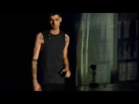 One Direction - TMH Tour @ Munich 17/5/2013 - One Thing (Harry and Zayn talking)