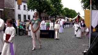 preview picture of video 'Processie Bronk Eijsden 2014 Diepstraat 22 juni 2014'