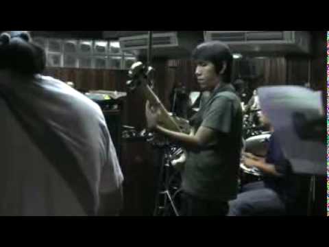 red hot chili peppers aeroplan feel in band cover.MP4