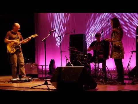 die Schutzbefohlenen: Taktlos / Trio Blueblut