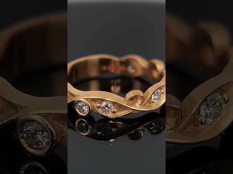 Rubover + grain diamond ring set in 9ct yellow gold 💎