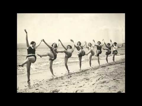 Happy Feet - Paul Whiteman & His Orchestra & The Rhythm Boys