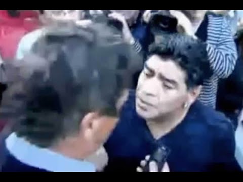 Maradona cachetea e insulta a periodista