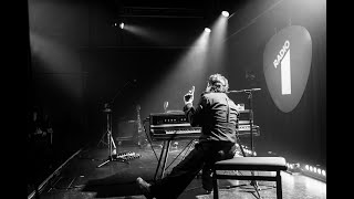 NEVER BACK DOWN/THE BEST IS YET TO COME - NOVASTAR (LIVE @ RADIO 1 NOVASTAR SESSIE)