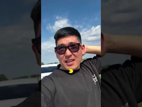 Водитель увидел странный знак… и резко остановился!